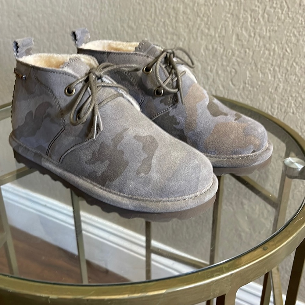 Boys brand new size 13 youth Bear paw